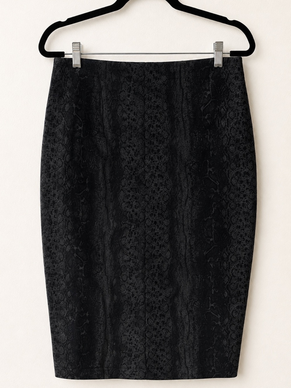 Sanctuary Black Tonal Snakeskin Print Pencil Skirt | Size Large